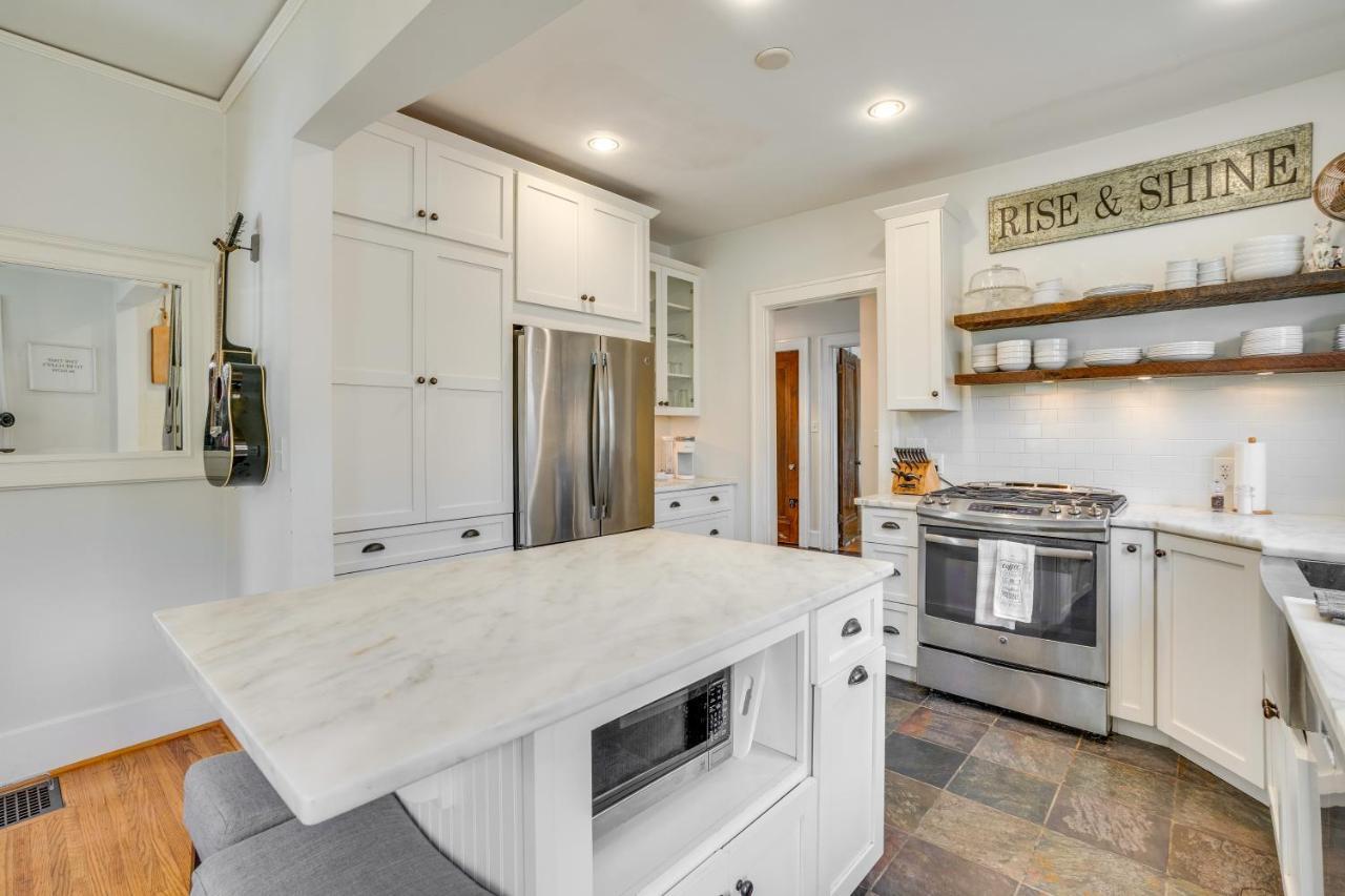 Charming Retreat With Patio And Fireplace! Holiday home