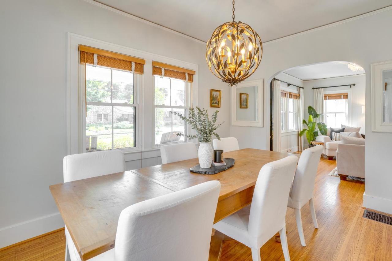 Charming Retreat With Patio And Fireplace! Holiday home Louisville