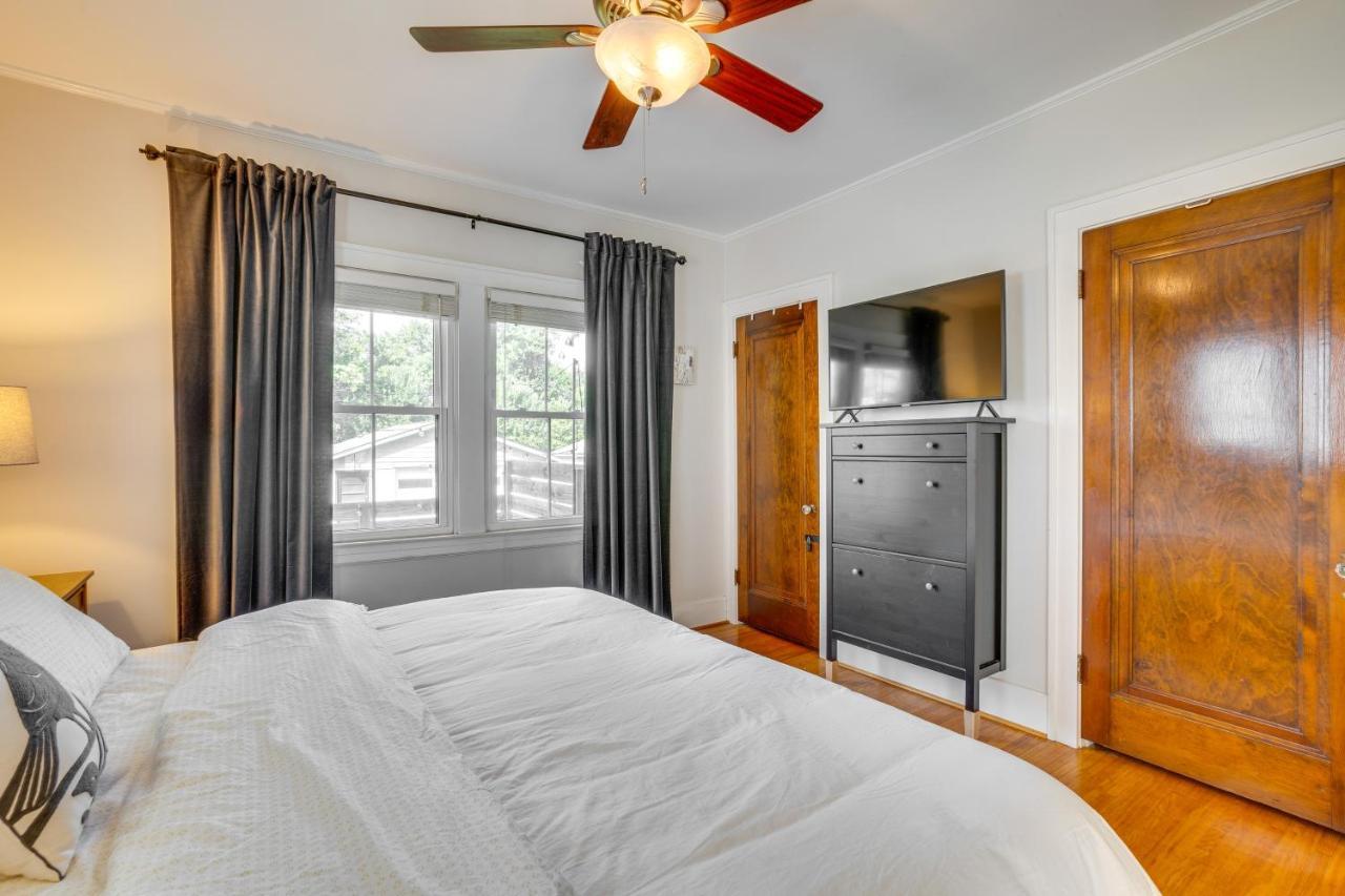 Charming Retreat With Patio And Fireplace! Louisville