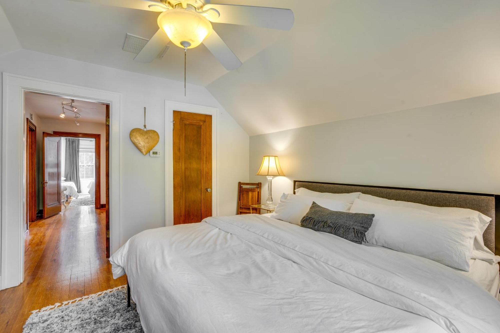Charming Retreat With Patio And Fireplace! Holiday home