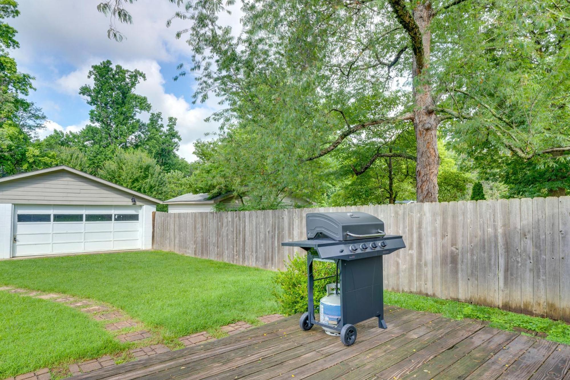 Charming Retreat With Patio And Fireplace!