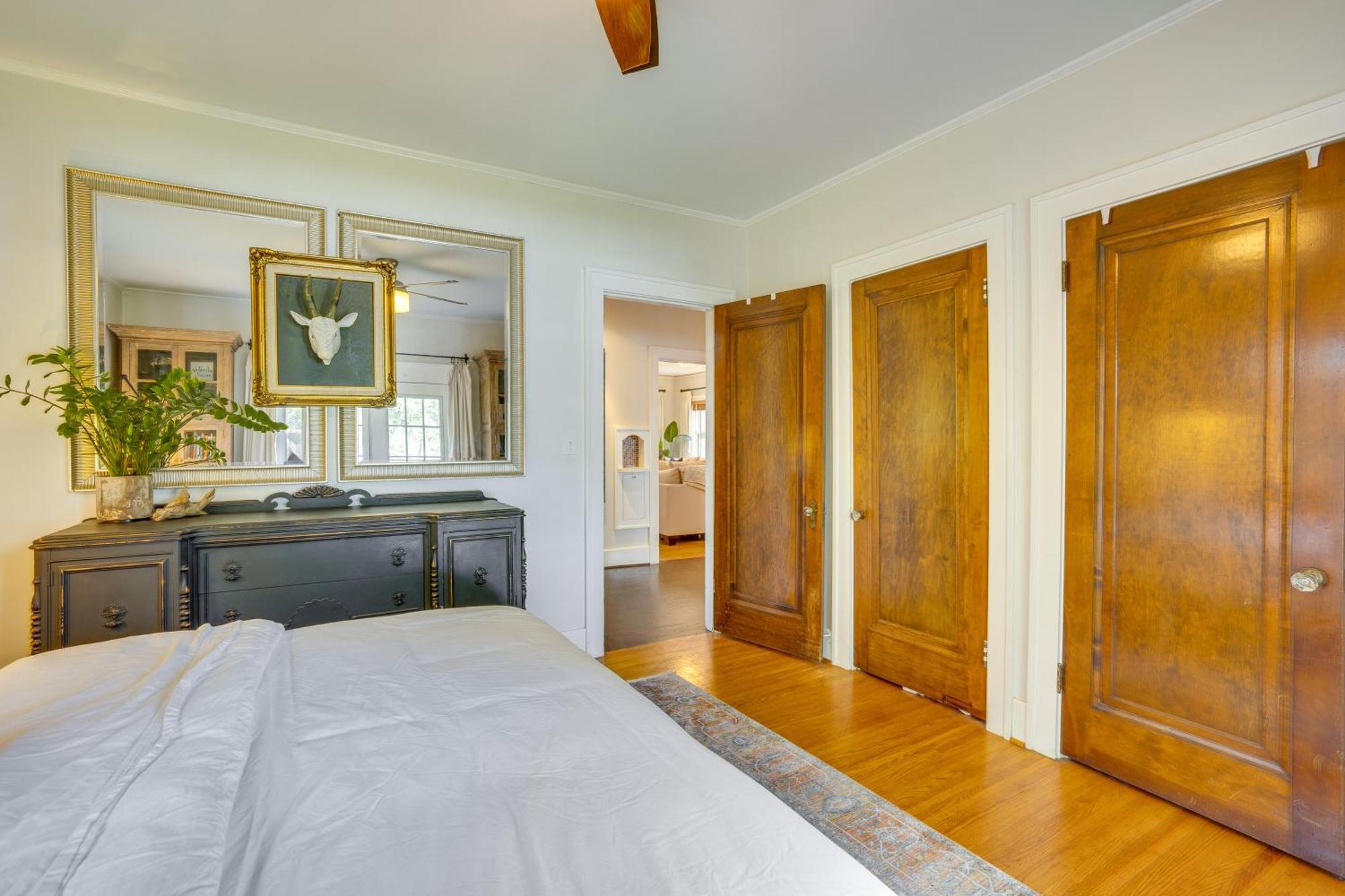 Charming Retreat With Patio And Fireplace! * Louisville