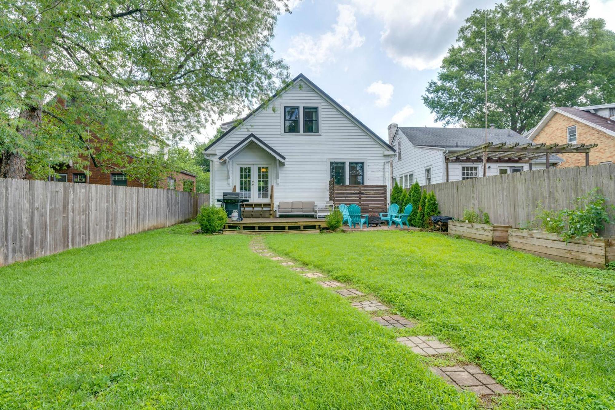 Charming Retreat With Patio And Fireplace! *